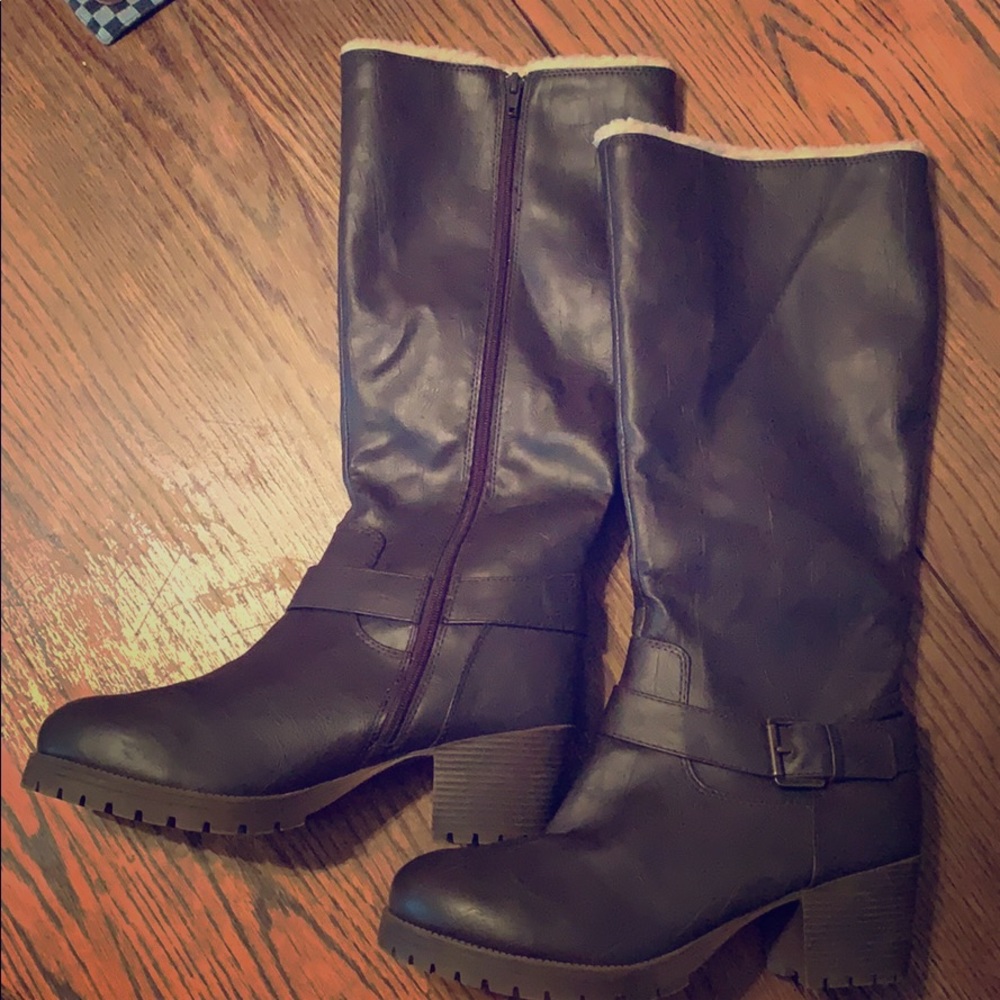 Lower East Side brown side buckle 18” boots.